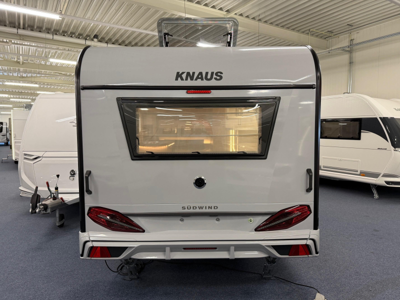 Knaus Sudwind Black Selection 450 FU modeljaar 2026  foto: 3