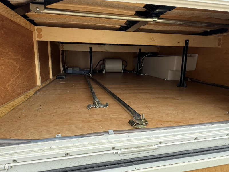 Caravelair Ambiance Style 390 Avance, caja fuerte, ALKO AKS foto: 9