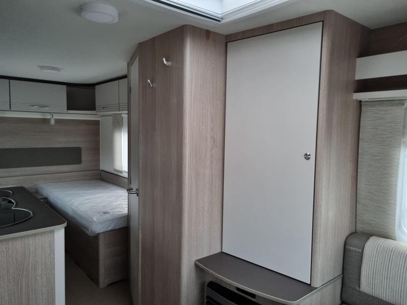 Bürstner Premio Life 480 TL -lengtebedden  foto: 6