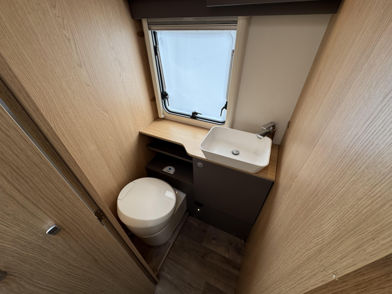 LMC Tourer Lift H 730 G photo: 16