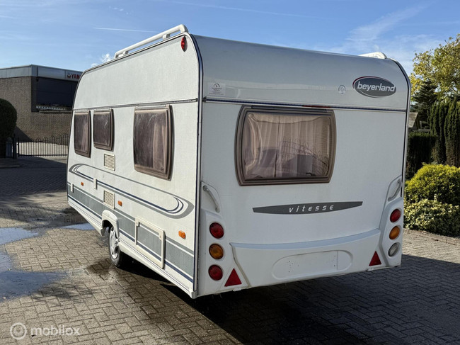 Beyerland 450 tf voortent super nette caravan foto: 5