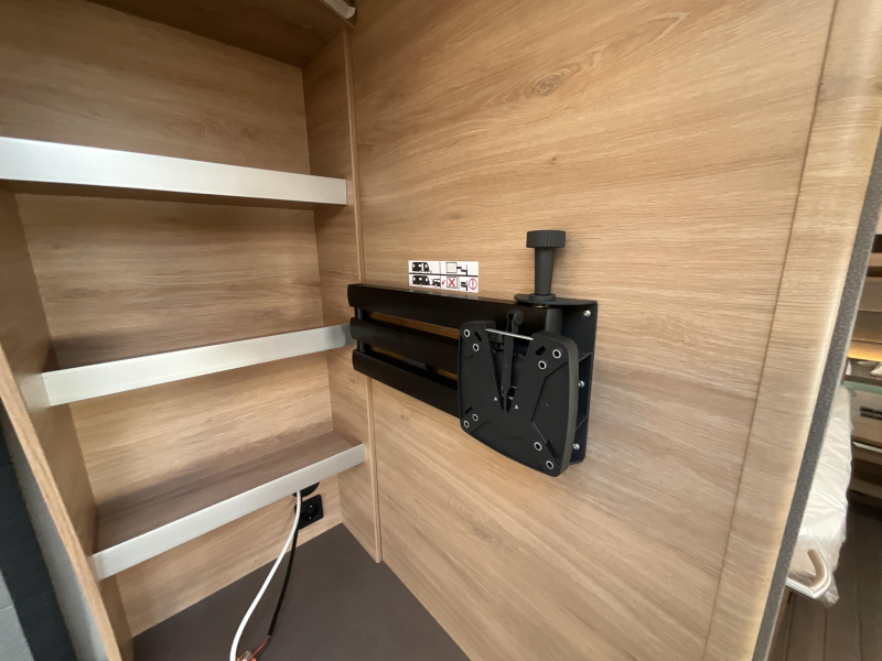 Knaus Sudwind Black Selection 460 EU ENKELE BEDDEN-VLOERVERW  foto: 10