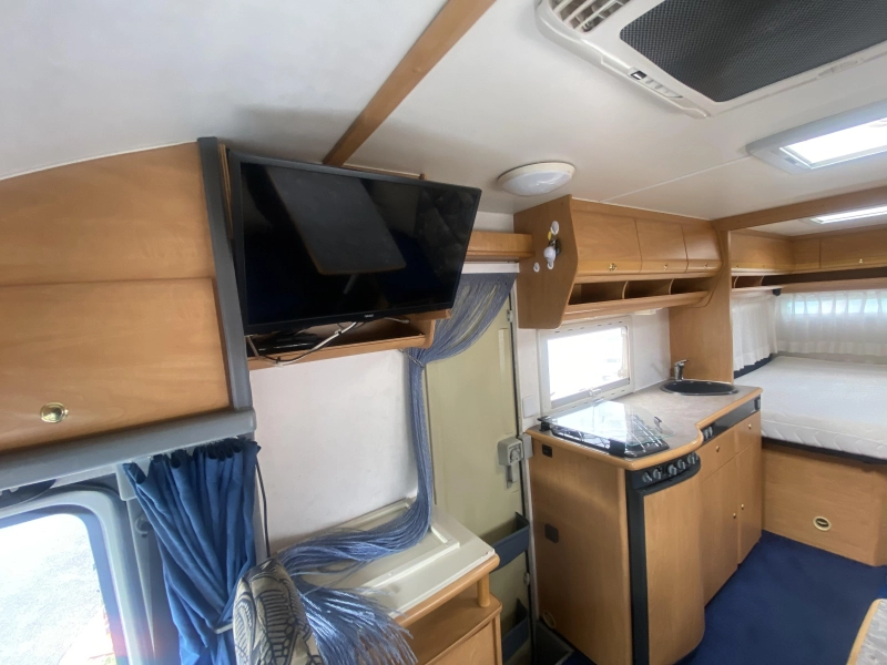 Dethleffs Globetrotter Frans bed Airco dinette  foto: 21