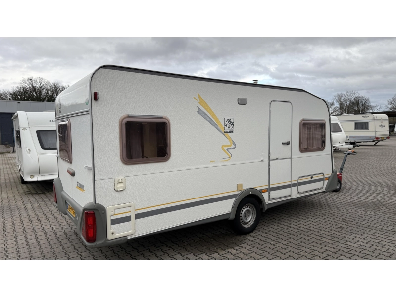 Knaus Sudwind 450 TF frans bed rondzit toilet  foto: 12