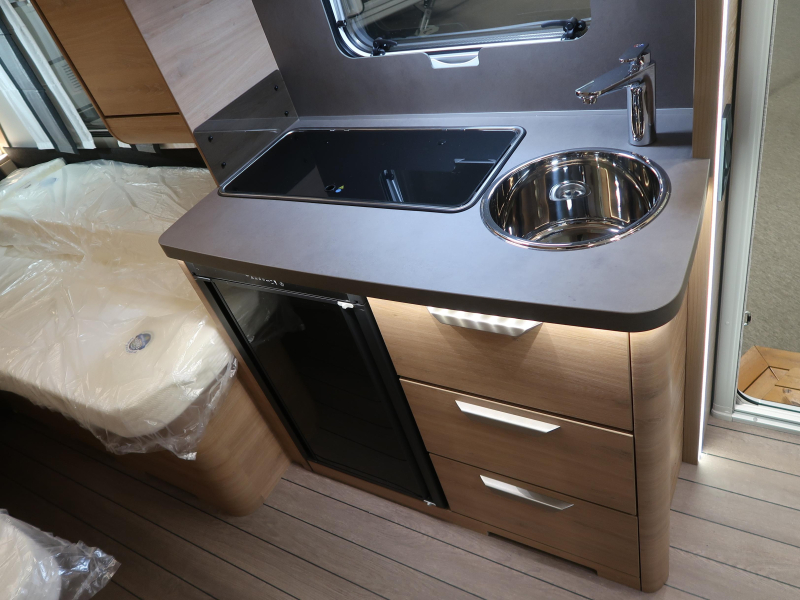 Knaus Sudwind Black Selection 460 EU ENKELE BEDDEN  foto: 8
