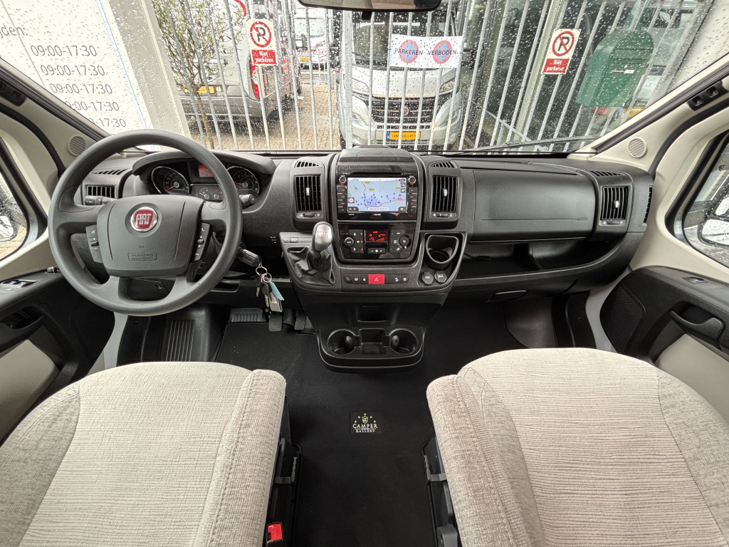 LMC PASSION V 643 G AUTOMAAT ENKELE BEDDEN EURO6 10.000KM! foto: 11