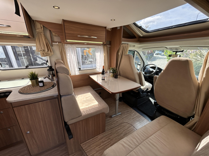 Hymer Carado ENKELE BEDDEN + HEFBED  foto: 6