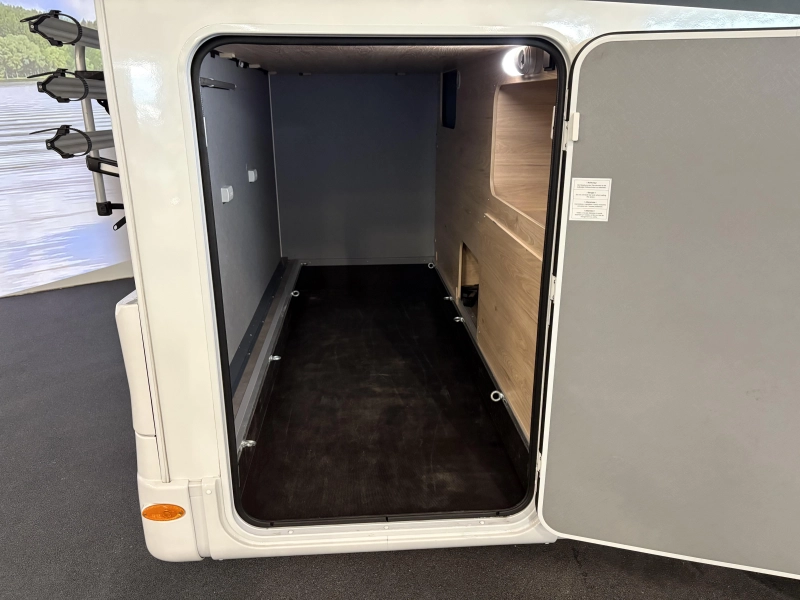 Dethleffs Just Camp 6812 EB lengte bed - hefbed  foto: 15