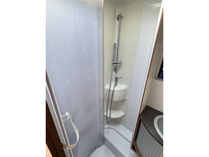 Adria Matrix 680 SP -5 pers-met hefbed  foto: 13