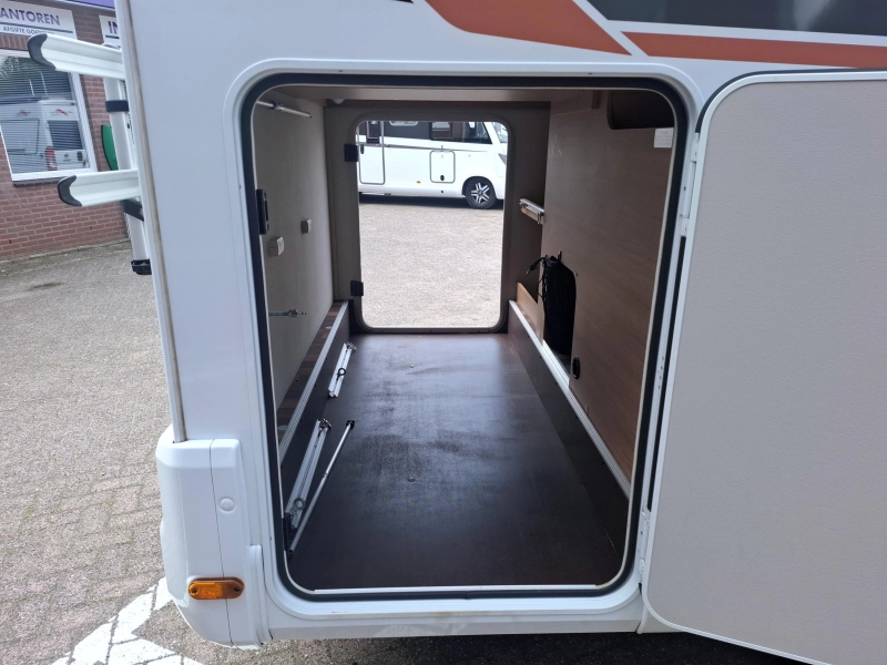Weinsberg CaraCompact Pepper 600 MEG | Level system | Roof air conditioning photo: 4