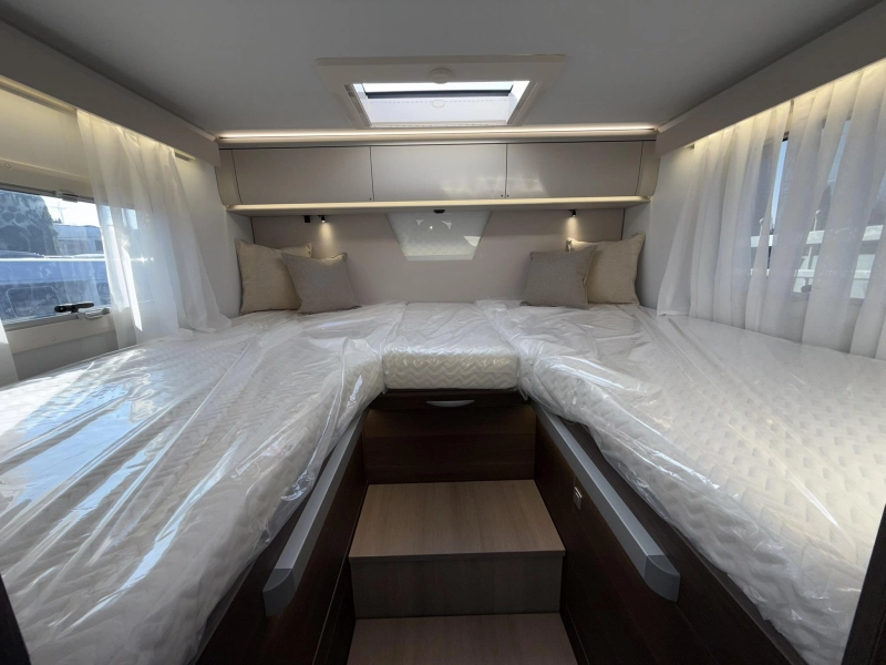 Adria Coral Supreme 670 DL - 180 PK photo : 2