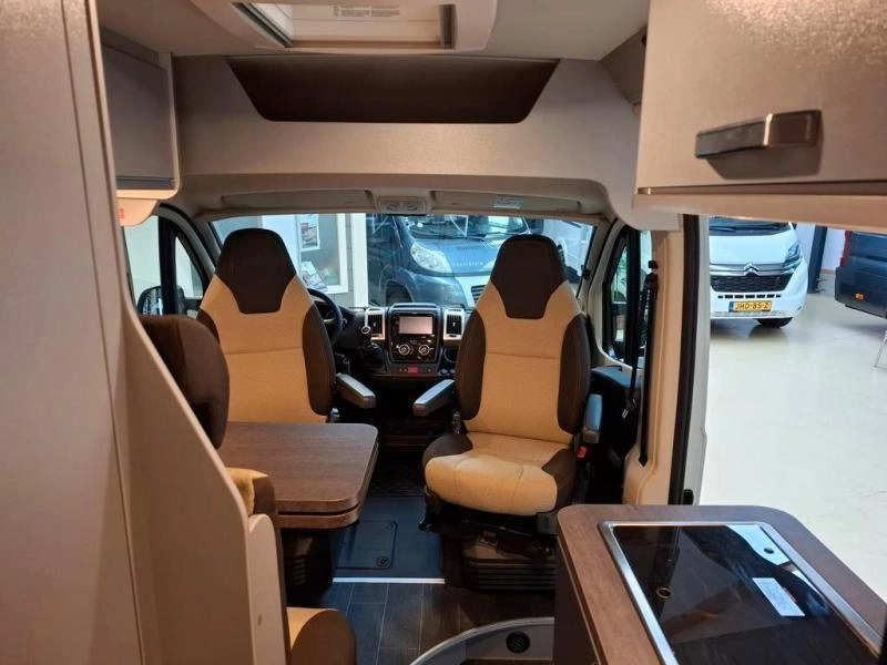 Knaus Weinsberg 600 MQ 140Pk Vastbed Trekhaak  foto: 12