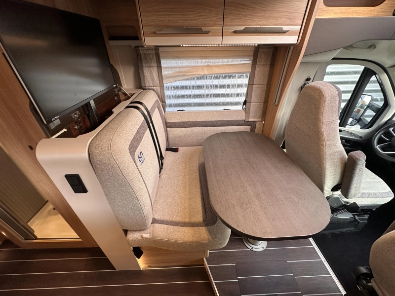 Knaus Sky Wave 60 Years 650 MEG Fiat 140PK Lengtebedden  foto: 7