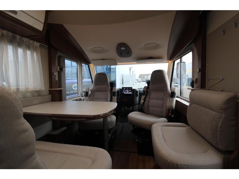 Hymer BML-I Queen bed + fold-down bed photo: 12