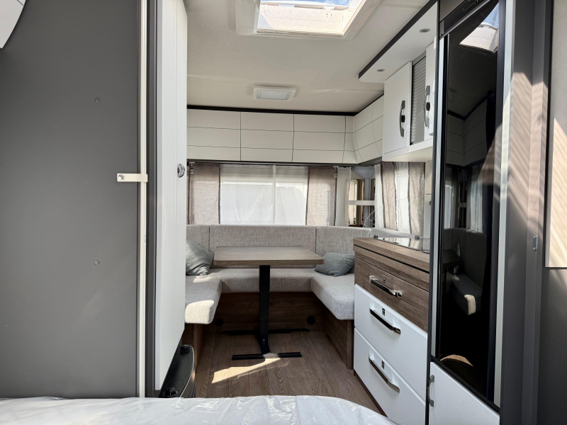 Hobby Excellent Edition 460 UFE Cama francesa y asiento redondo! foto: 12