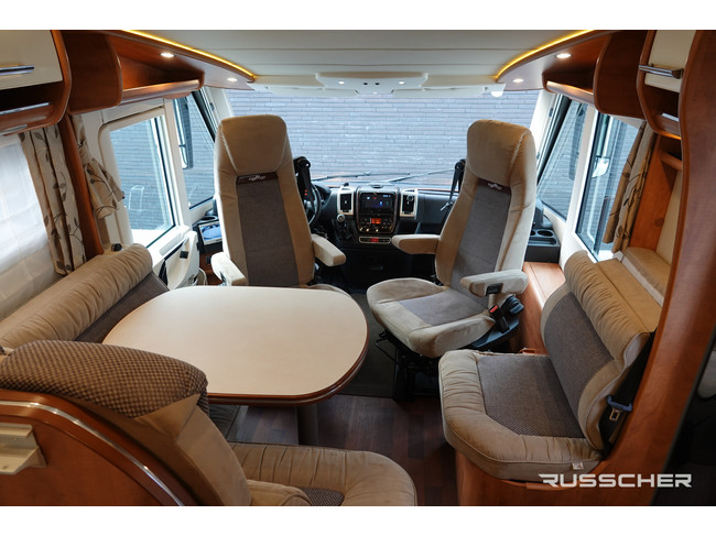 Carthago CHIC C-LINE i 4.9 5 persoons 150Pk | Lengte bedden | Dakairco foto: 3
