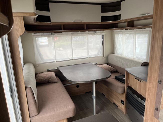 Bürstner Premio 490 TS | Queensbed | Voortent | Vol automatische Mover | Fietsenrek | Asschokbrekers foto: 8