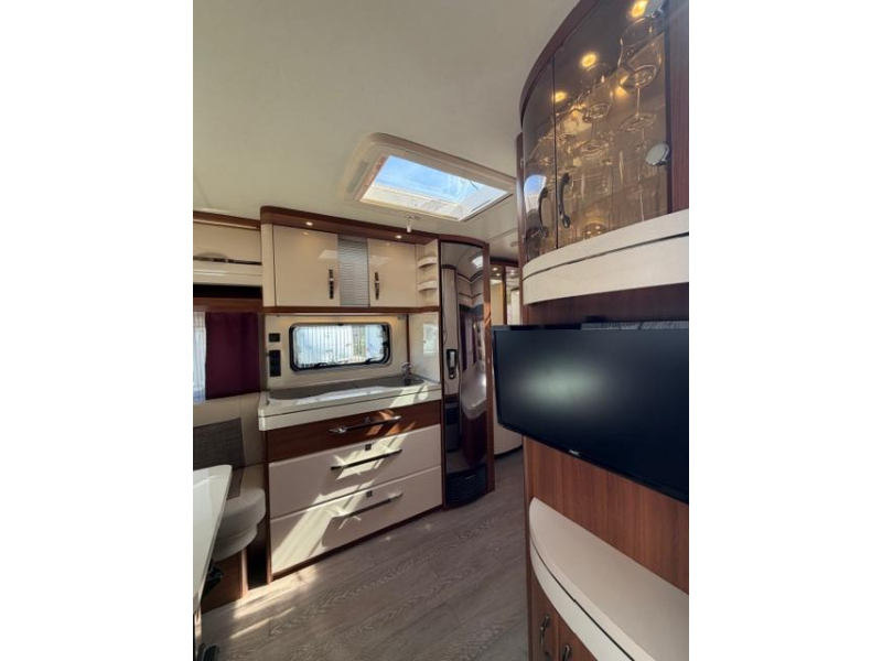 Hobby Excellent 495 UFE Incl. Mover Toldo foto: 13