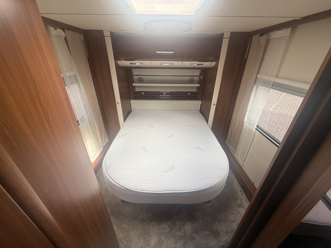 Fendt caravan BRILLANT 650 in nieuwstaat Queensbed  zakluifel Thule mover Truma xt hordeur leder tv dakairco truma groot dakluik oven  xxl koelkast foto: 21