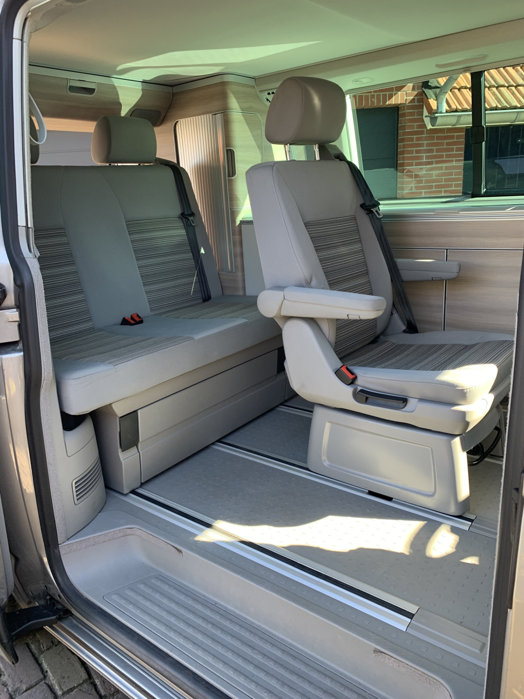 VOLKSWAGEN CALIFORNIA photo: 13