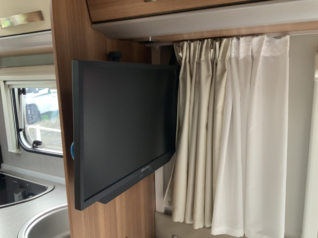 Weinsberg Cara Loft 650 ME, 2.3 MultiJ. 120 Teilintegriert, Drehsitze, Franz&ouml;sisches Bett, Bj. 2021 Camper Centrum On the Road am Noorderringweg 4 in Marum. Foto: 20