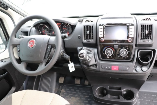 Autocaravana compacta Boxstar Street 600 de Knaus compacta 5.99 m cama transversal Fiat 140 cv (47 foto: 18