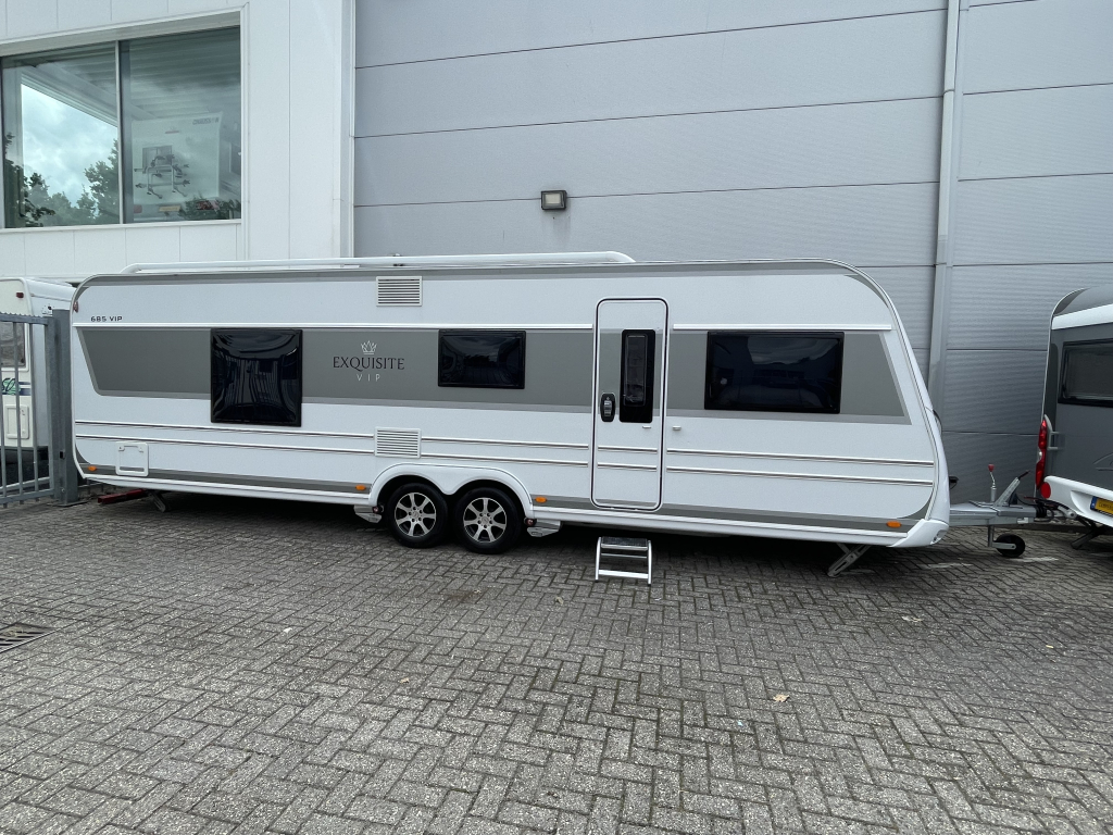 LMC Caravans Exquisite 685 VIP CAMA QUEEN + ASIENTO REDONDO EJE T&Aacute;NDEM 2025 ! foto: 22