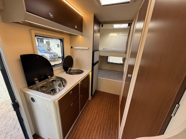 Rimor Seal 9 Alkoof met 7 slaapplaatsen familie camper foto: 11