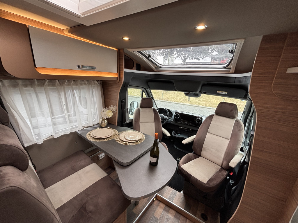 Weinsberg CaraCompact Pepper AUTOM&Aacute;TICO CAMAS INDIVIDUALES MERCEDES foto: 1
