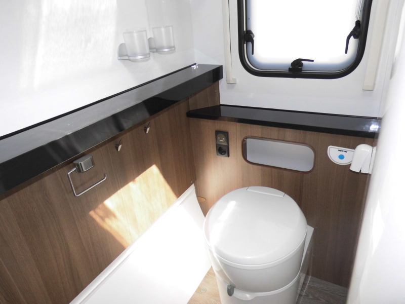 Hobby Prestige 560 WLU Mover en cassetteluifel!  foto: 6