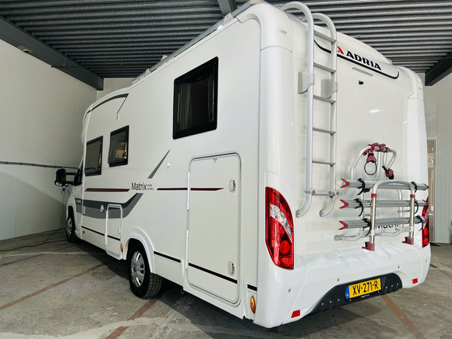 Adria MATRIX M 670SL PLUS Met enkele bedden en slechts 65.000 Km! foto: 5