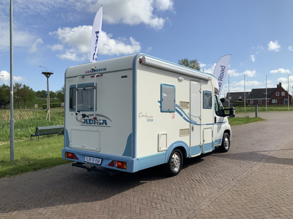 Adria   Compact   2.3 MultiJ. 130 PK , Half-integraal  , Frans-bed achter , Motor-airco , Trekhaak , Kleine camper , Bj. 2009 Camp centrum on the road Marum foto: 28