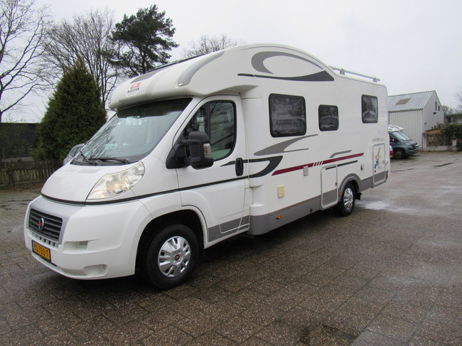 Adria MATRIX M 670 SC Cama Queen & Cama Abatible 5 cinturones a&ntilde;o 2012 foto: 1