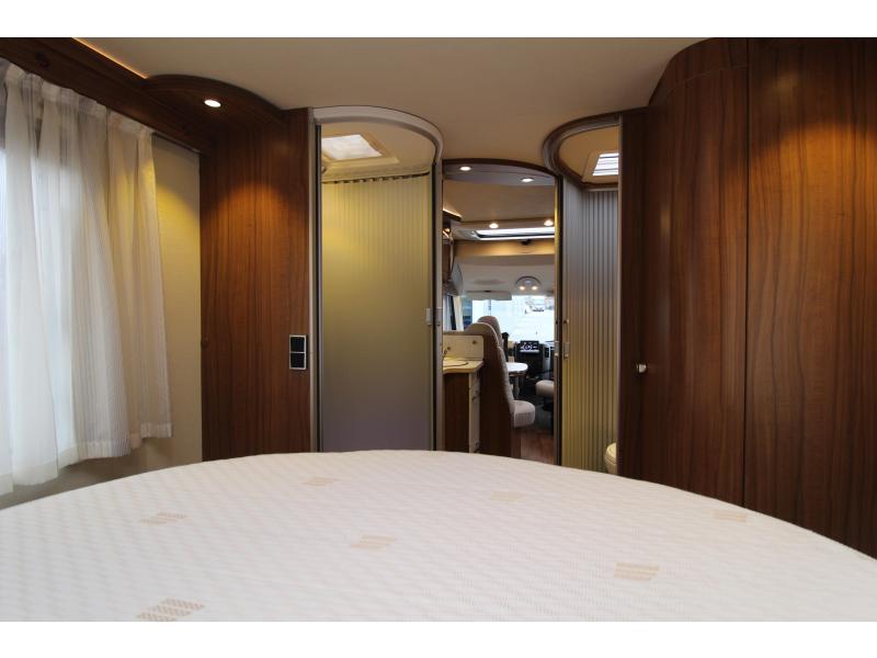 Hymer BML-I Queen bed + fold-down bed photo: 21