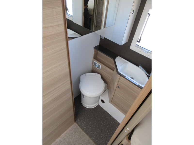 Adria Coral Plus S 670 SL 150hp AUTOMATIC MAXI LEVEL photo: 9