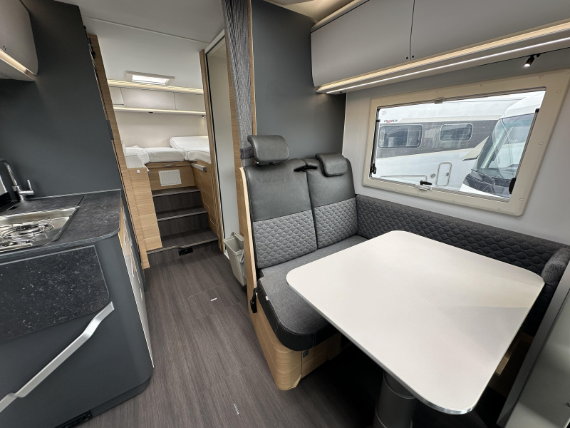 Adria Coral 600 SL 140PK Lengtebedden Garage  foto: 7