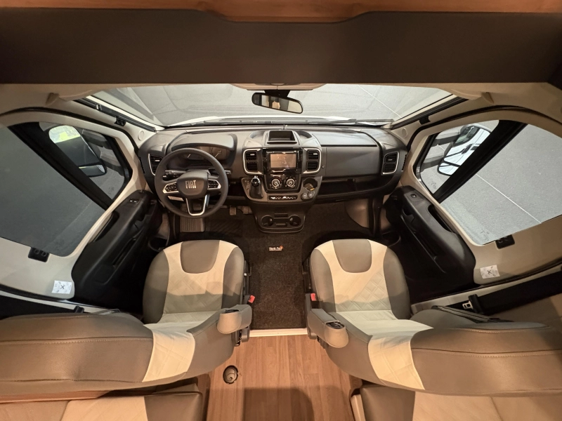 Knaus L!ve Wave 700 DX 180hp automatic /queen bed photo: 6