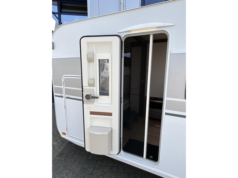 LMC Vivo 520 K STAPELBED-MOVER-VOORTENT  foto: 2