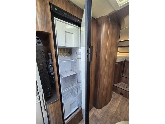 Hymer ML-T 620 163 PK AUTOMAAT 45.588 KM 4400 KG BOMVOL 12 MAANDEN GARANTIE MERCEDES SPRINTER 416 CDI LENGTEBEDDEN SOLAR 18 INCH ALUVELGEN foto: 15