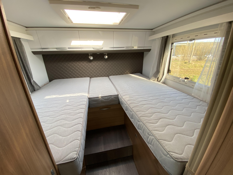 Adria Matrix Plus 670 DL ENKELE BEDDEN+HEFBED  foto: 8