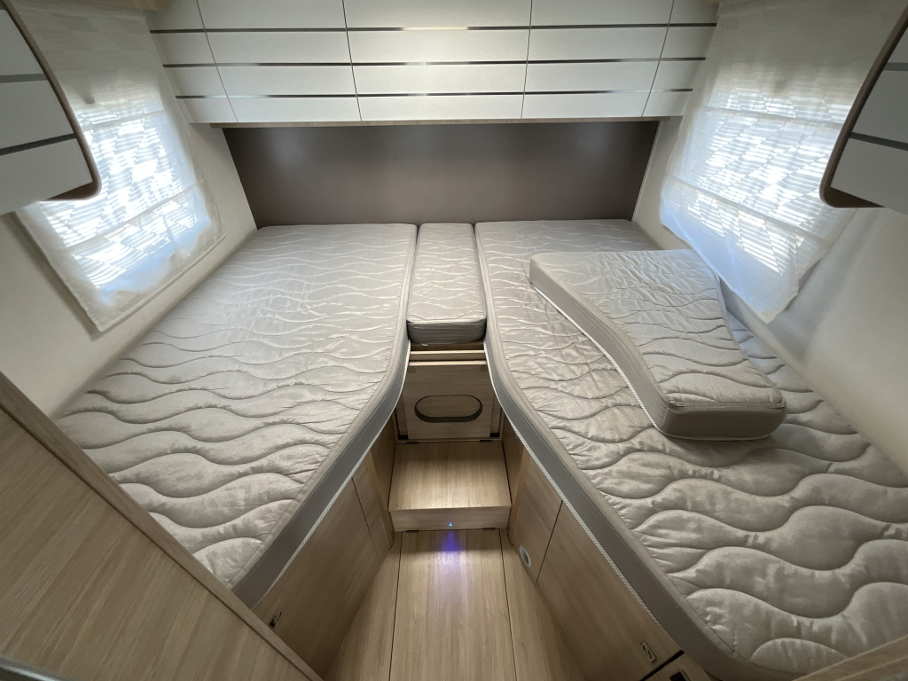 Challenger 337 GA met enkele bedden foto: 25