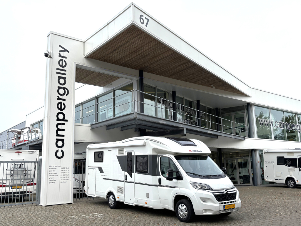 Adria Matrix 670 DL ENKELE BEDDEN HEFBED FACE TO FACE 