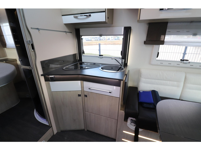 Chausson Titanium 738 XLB QUEENSBED + HEFBED foto: 14