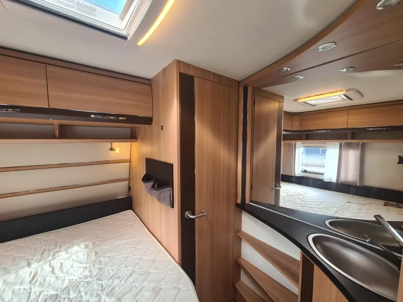 LMC Passion 440 D Voortent en mover  foto: 13