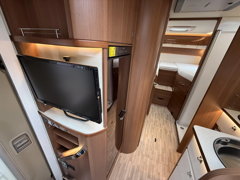 LMC Explorer Comfort 735 G Enkele Bedden Hefbed 2019  foto: 13