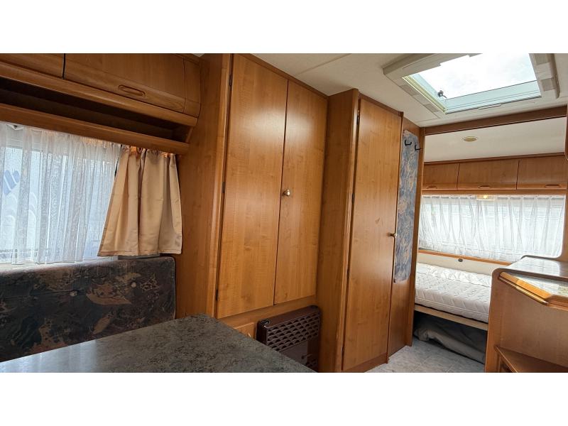Hobby Excellent 470 Rundsitzbett Toilette Foto: 3