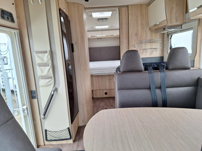 Eura Mobil Profila RS 720 QB QUEENSBED+HEFBED  foto: 3