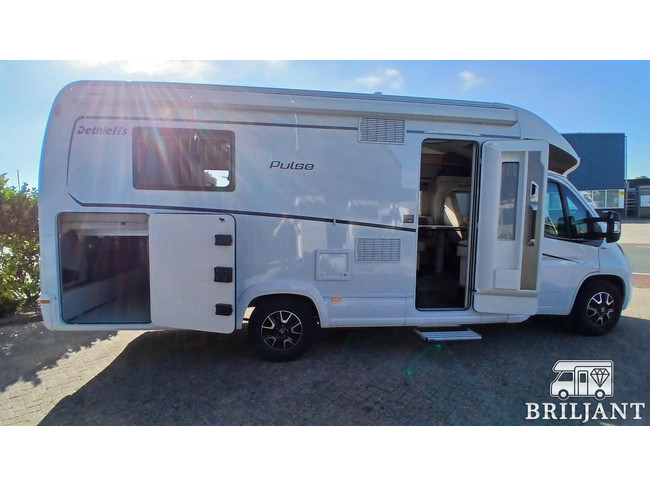 Dethleffs PULSE T 7051 DBM/EB .. autom&aacute;tico/cama queen+cama elevable foto: 4
