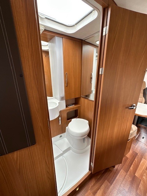Hymer Mobil B 674 SL, Automaat foto: 9