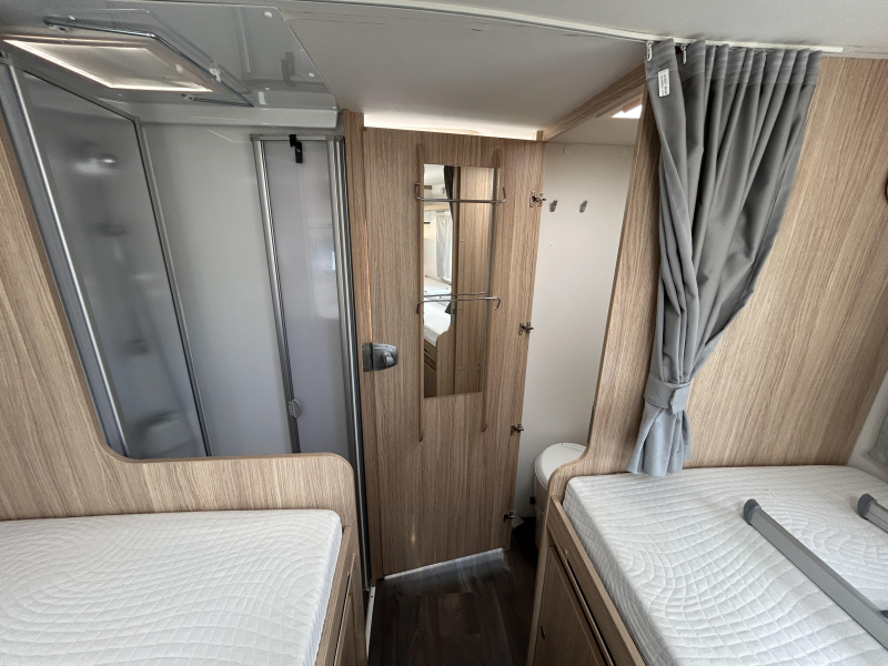 Sunlight T 68 Panel solar + cama abatible foto: 16